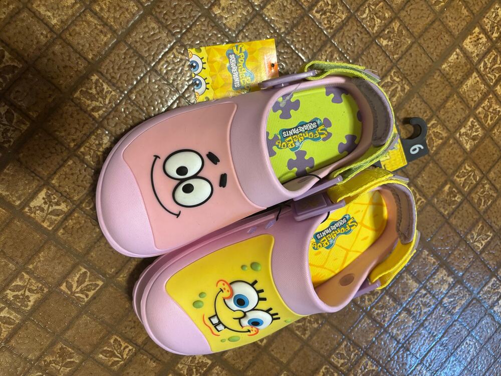 NWT SpongeBob slip on clogs 6Y women’s 7.5